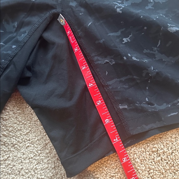 Lululemon athletic shorts - Picture 4 of 11